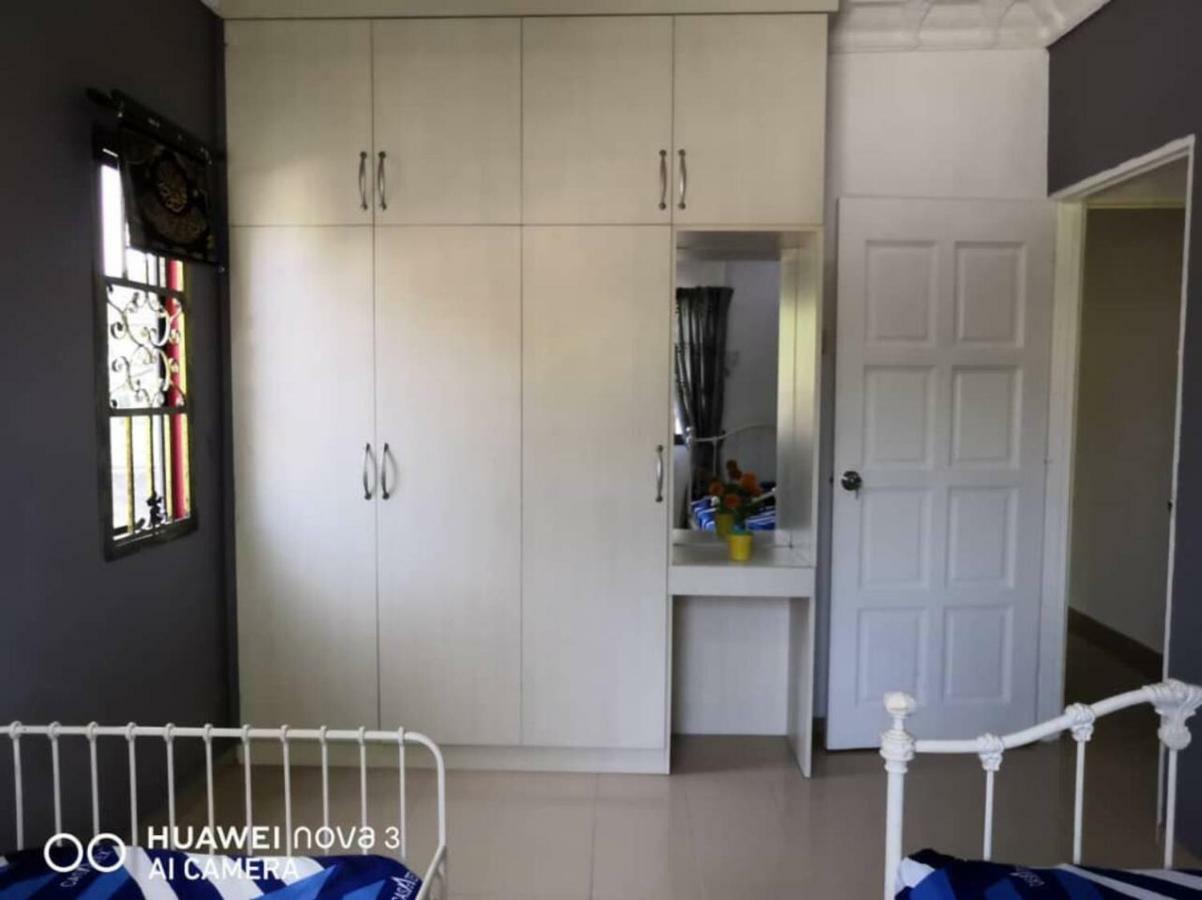 Ibu Home-To-Stay Pasir Gudang Exteriör bild