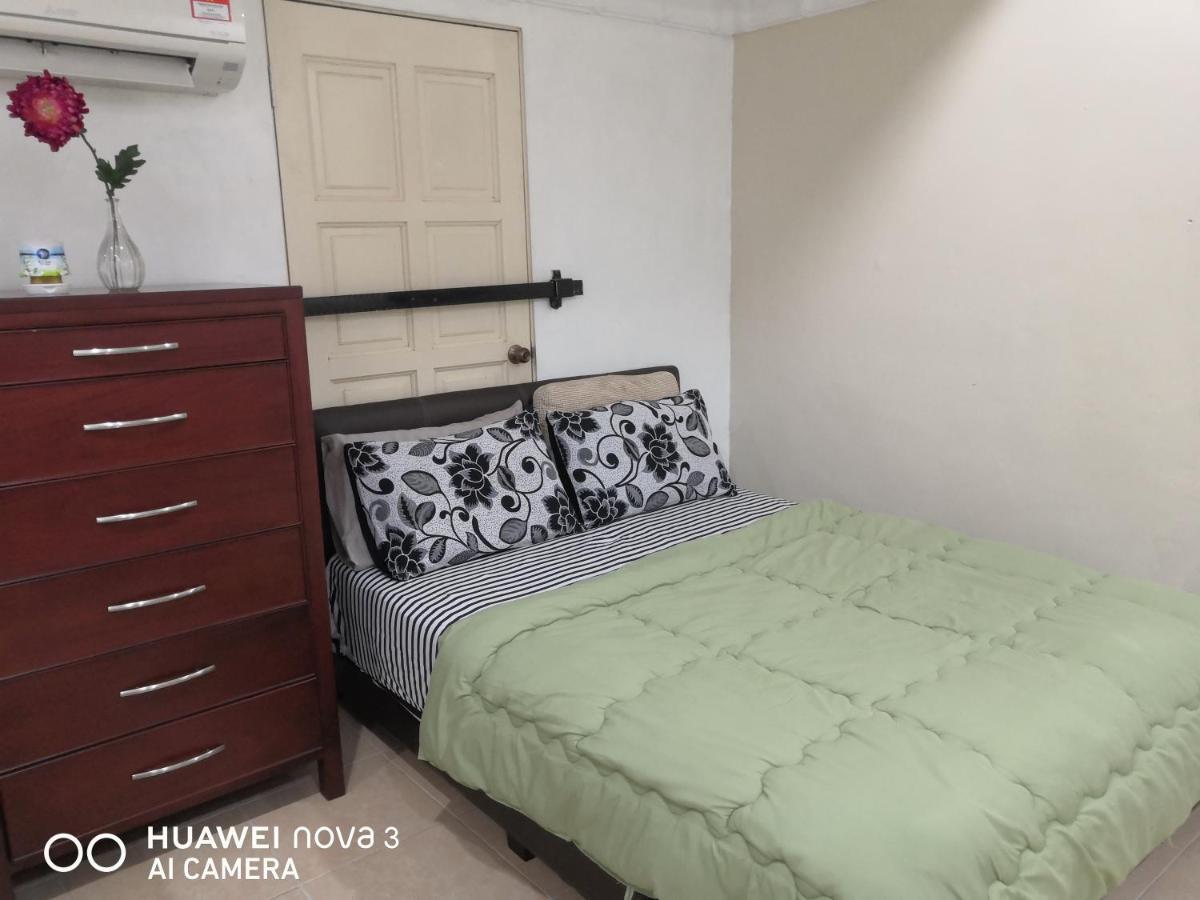 Ibu Home-To-Stay Pasir Gudang Exteriör bild